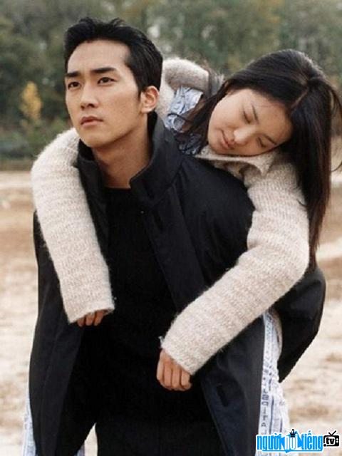 Image of Song Seung-heon and actress Song Hye-kyo in "Season's Heart" Autumn"