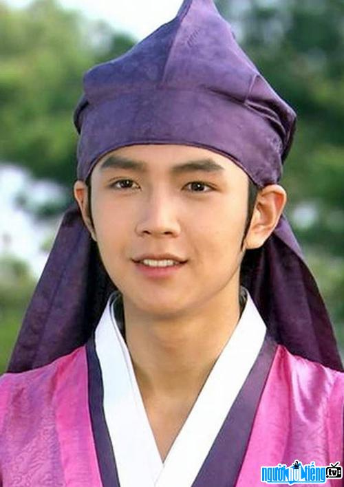 Jang Keun-Suk started his acting career very early