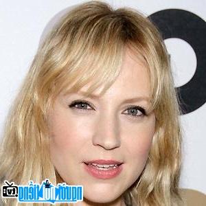 A Portrait Picture of Television Actress picture of Beth Riesgraf