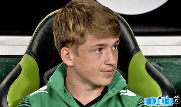 Image of Ryan Gauld on the bench