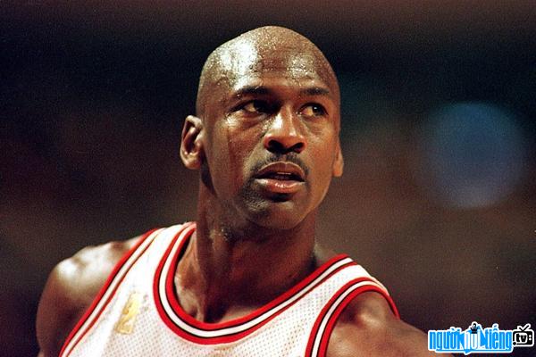 Michael Jordan huyền thoại bóng rổ Mỹ.
