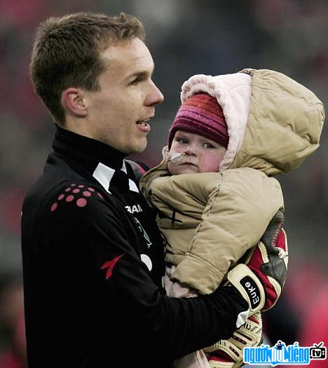 Robert Enke Goalkeeper Picture with his lovely daughter