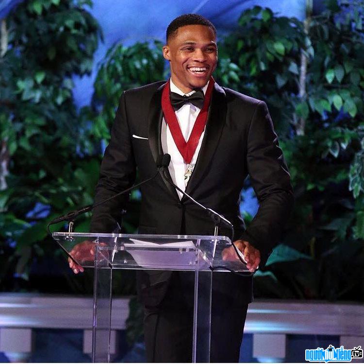 Picture of basketball player Russell Westbrook at an awards ceremony