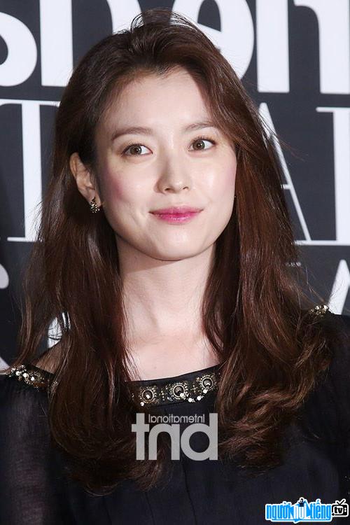 Han Hyo-joo is a famous actress of Kim Chi country