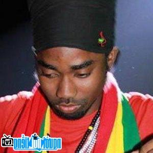Một hình ảnh chân dung của Cac sĩ nhạc Ramaica Reggae Jah Lando