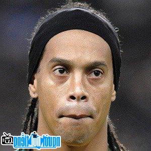Latest picture of Ronaldinho soccer player