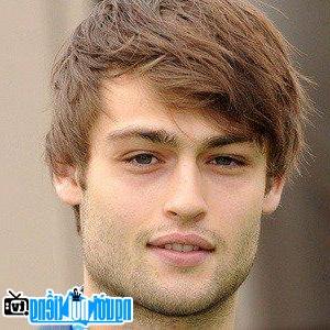 A portrait picture of Douglas Booth Male Actor
