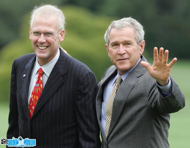 Tony Snow with US President George W. Bush