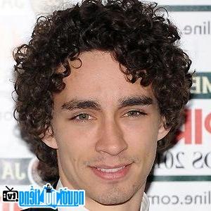 Latest Picture Of Actor Robert Sheehan
