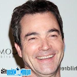 A Portrait Picture of Male TV actor Jon Tenney