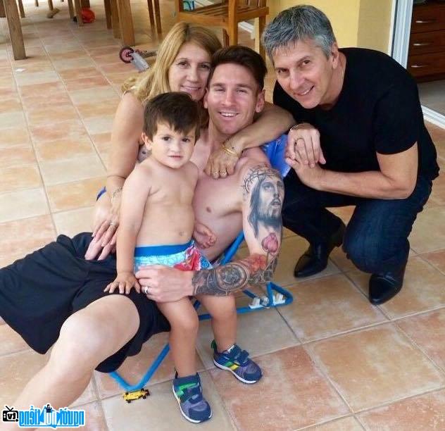 Lionel Messi with his family