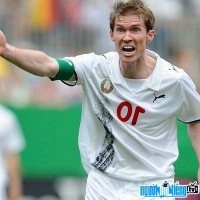 Alexander Hleb's picture on the pitch
