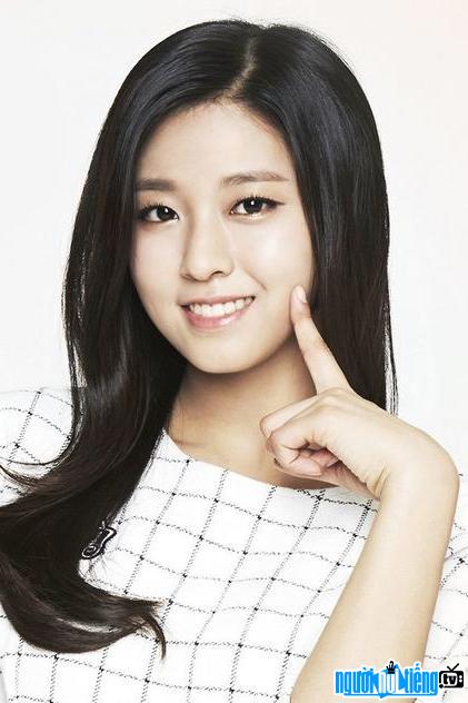 Beautiful female singer Kim Seolhyun