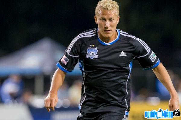 Steven Lenhart Image on the pitch