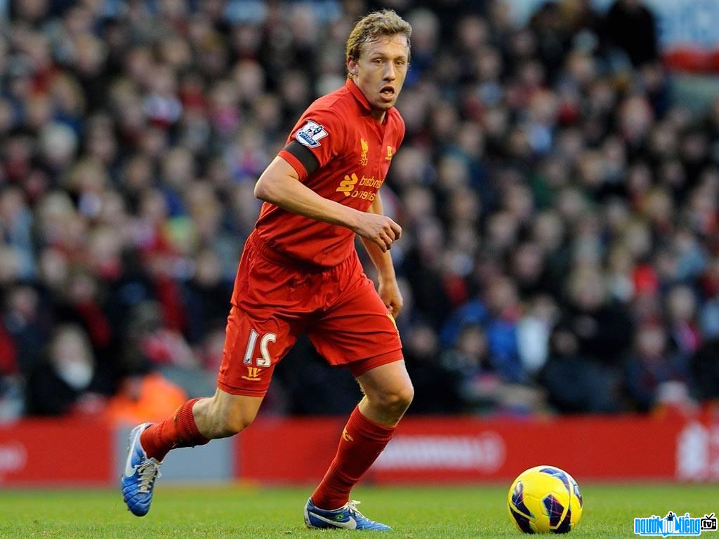 Picture of Lucas Leiva on the pitch
