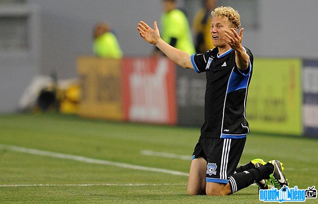 Steven Lenhart's victory celebration image