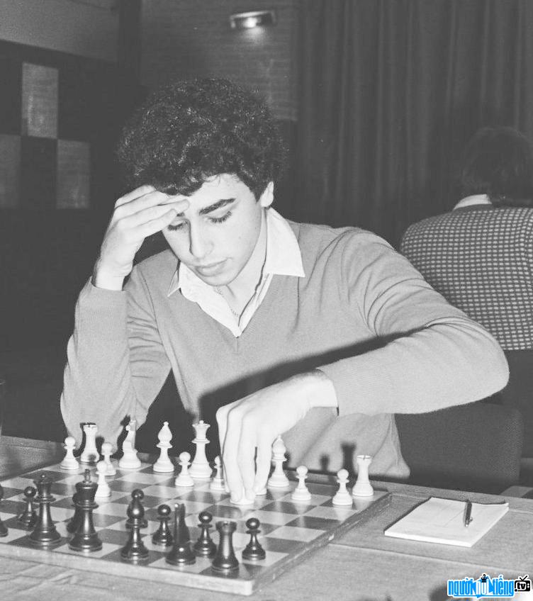  Young image of chess grandmaster Yasser Seirawan