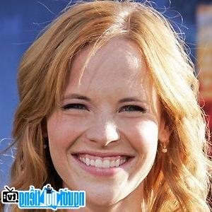 Latest Picture of Television Actress Katie Leclerc