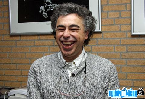  Image of Grandmaster Yasser Seirawan with a bright smile
