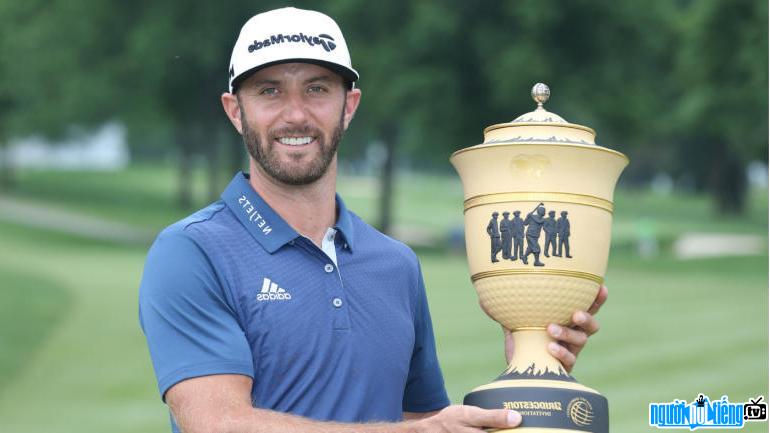 Dustin Johnson the king comes up from the dark quagmire