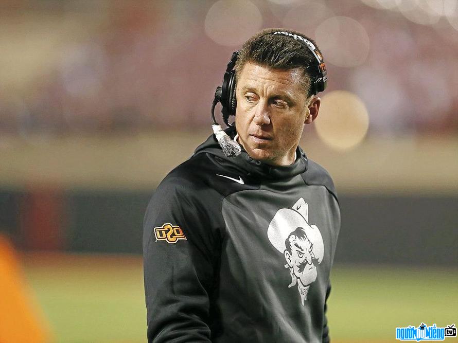 Another picture of Football Coach Mike Gundy