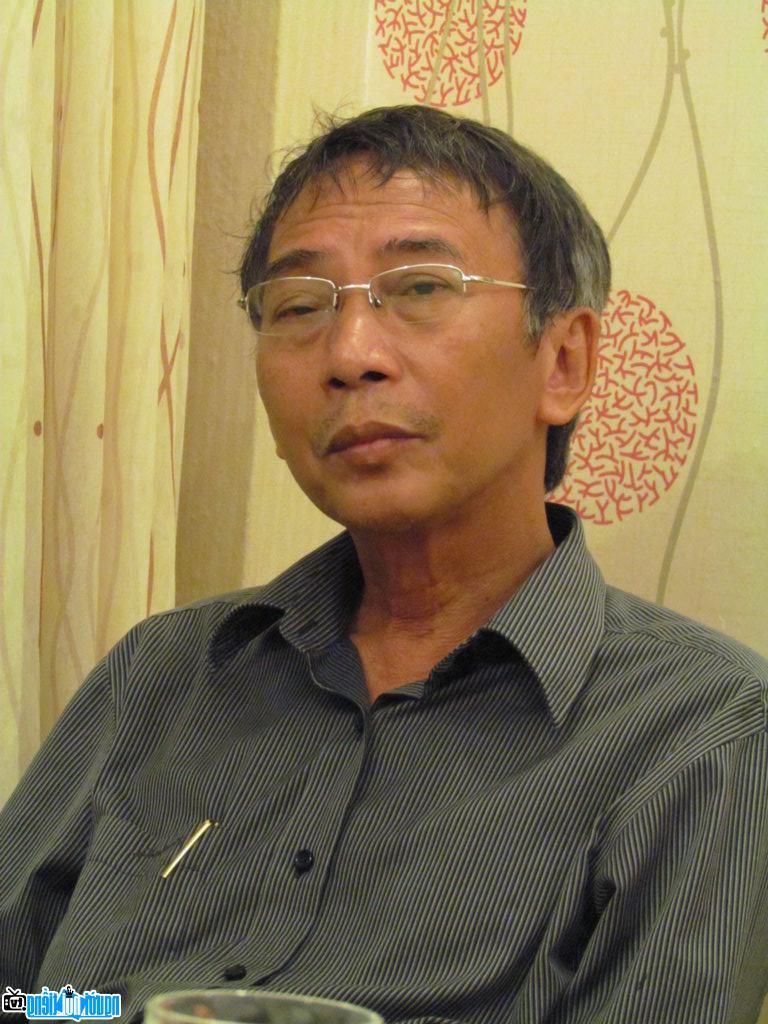 A portrait image of Poet Thanh Thao