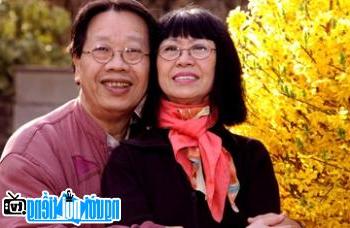 Professor Tran Quang Hai and his wife - Singer Bach Yen
