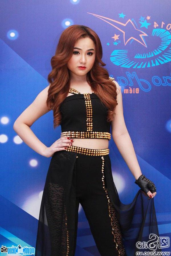  Ngo Thanh Huyen - Famous singer Thanh Hoa - Vietnam