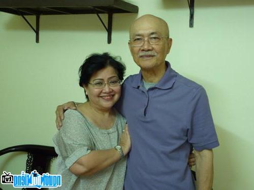  Picture of reformed artist Diep Lang with his wife