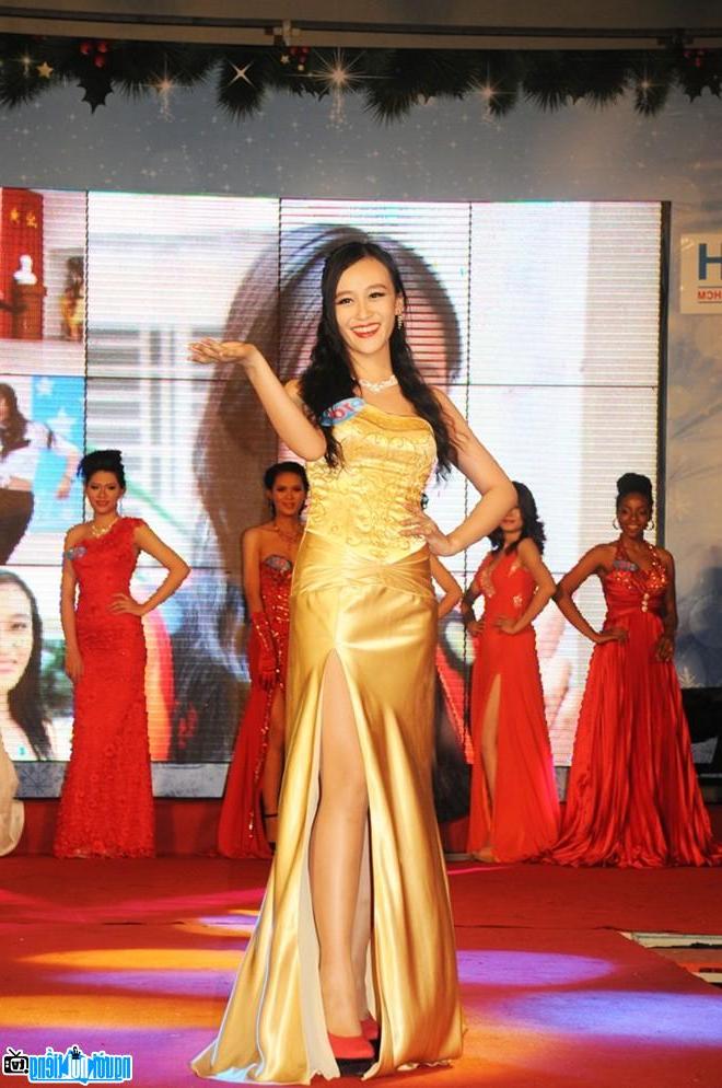 A new photo of Kim Anh participating in a beauty contest