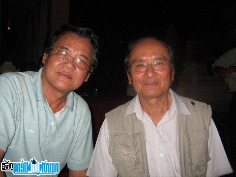  Poet Dong Trinh (left) and Poet Ngan Vinh