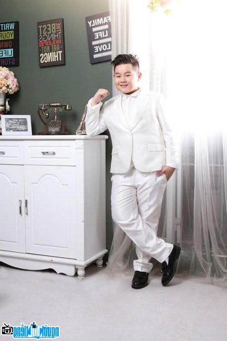 handsome Nguyen Bao Khuong in a white suit
