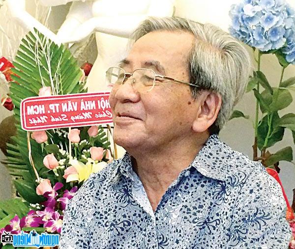 Poet Hoai Vu on the 80th birthday celebration