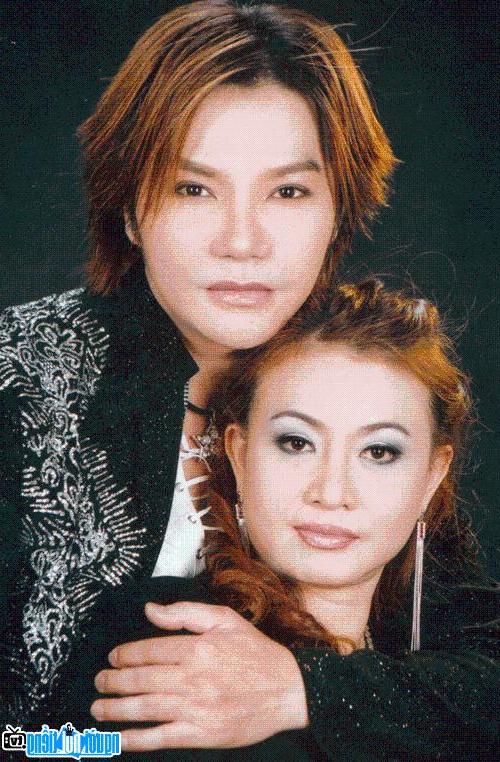  Image of artist Cam Thu and her husband - Artist Linh Tam