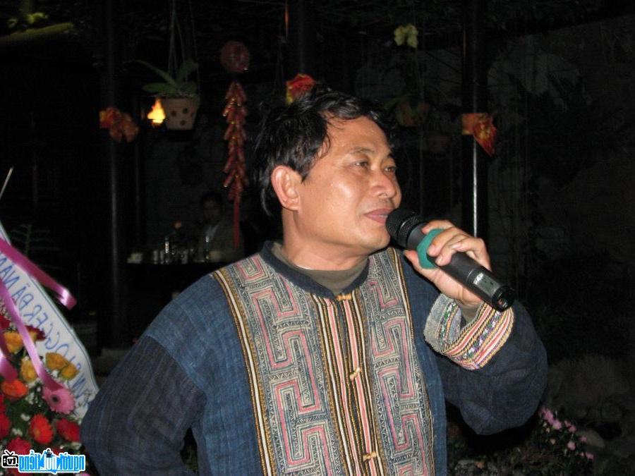  Picture of Poet Le Anh Dung