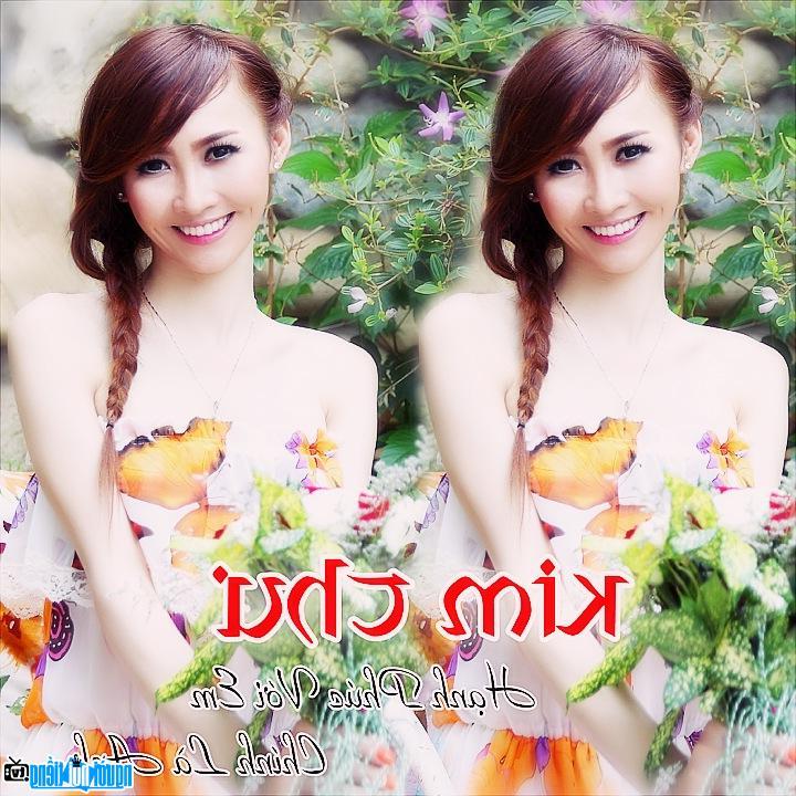  The image of singer Kim Thu in the album Happiness in You Chinh La Anh