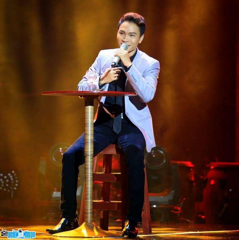  Quang Dai's singer image in the Mysterious Factor contest