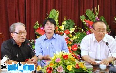  Poet Ho The Ha (far right) in a conference