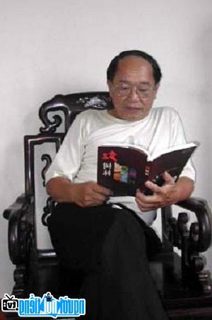  Picture of Writer Tran Dinh Hien