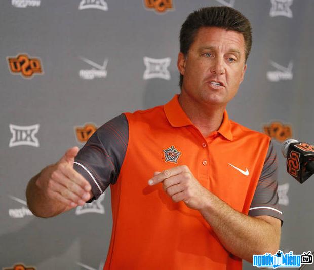 Football coach Mike Gundy answers press reporters