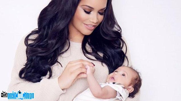 Lateysha Grace with her daughter
