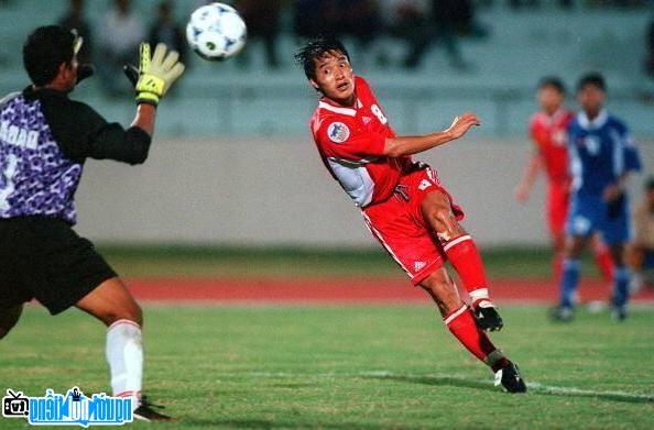 Beautiful picture of football player Nguyen Hong Son