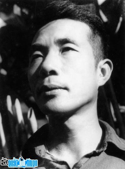 A portrait of Writer Nguyen Huy Tuong