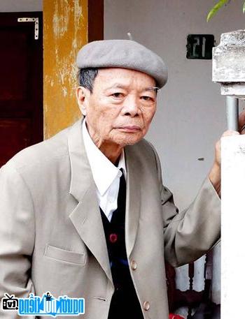  Picture of poet Pham Ngoc Canh returning to his hometown