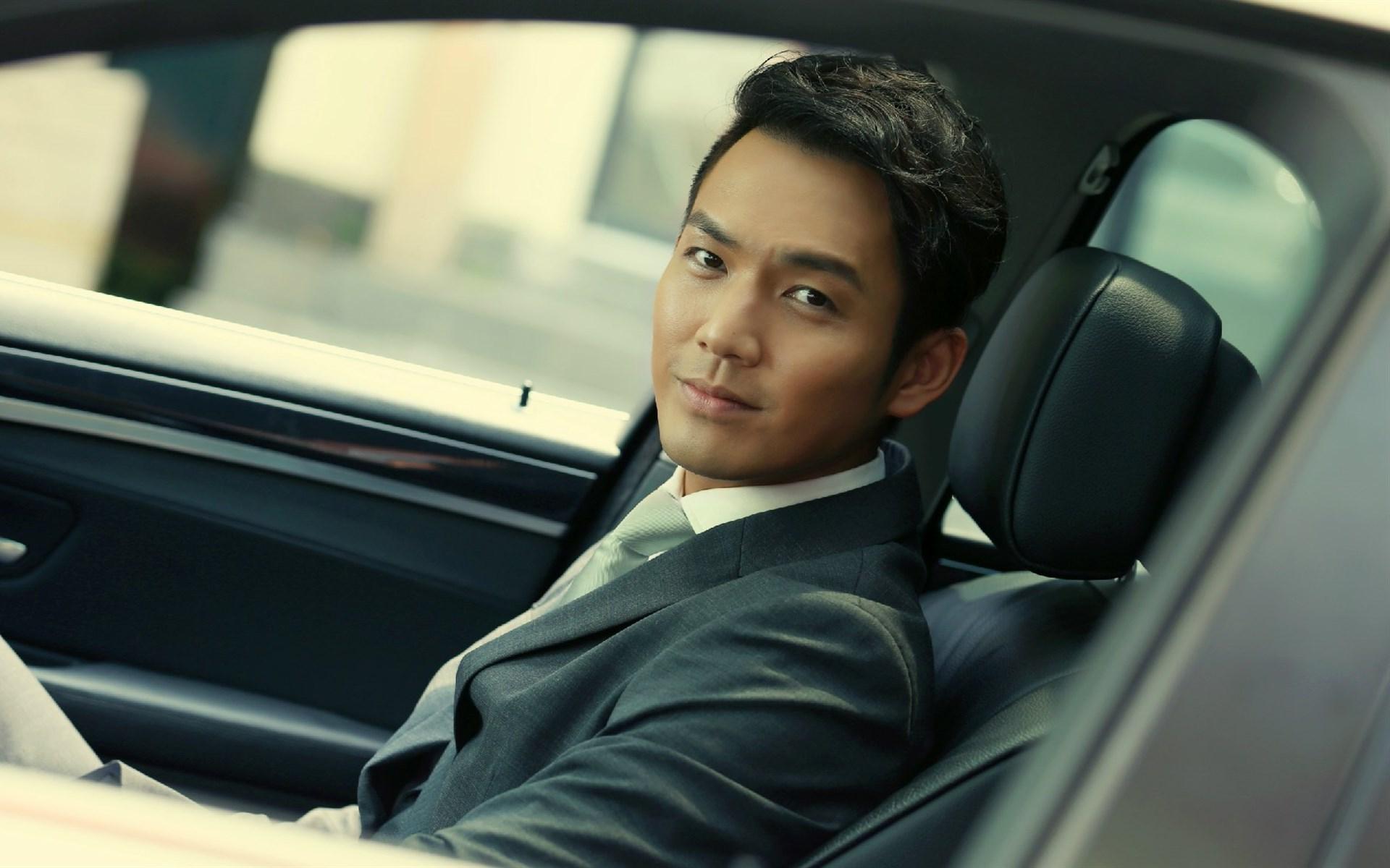Hình ảnh Diễn viên nam Chung Hán Lương với tạo hình trong phim