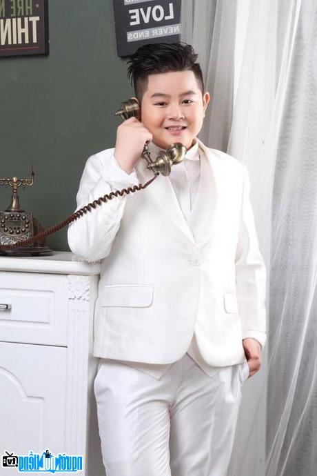  Child model Nguyen Bao Khuong posing next to the phone