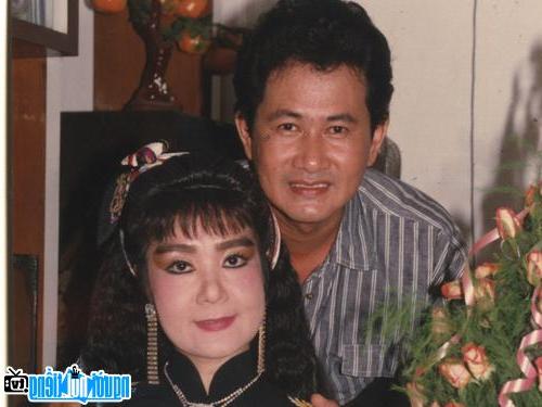 Artist Duc Minh with his wife - My Chau artist