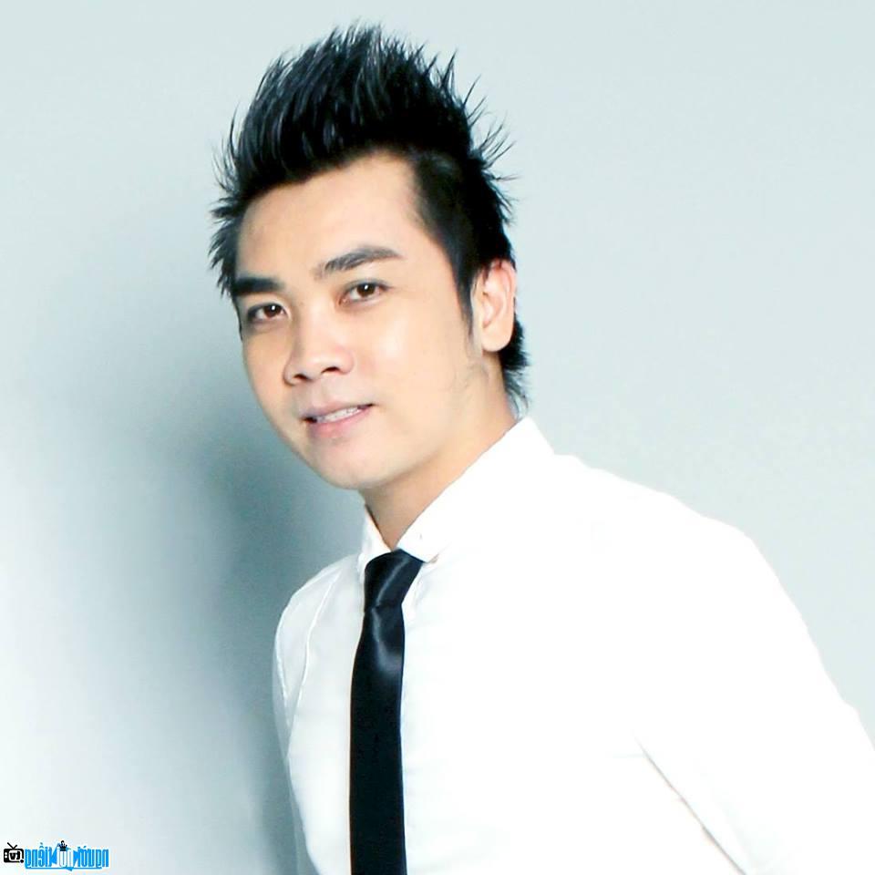  Picture of singer Duc Quang - Member of Artista Band