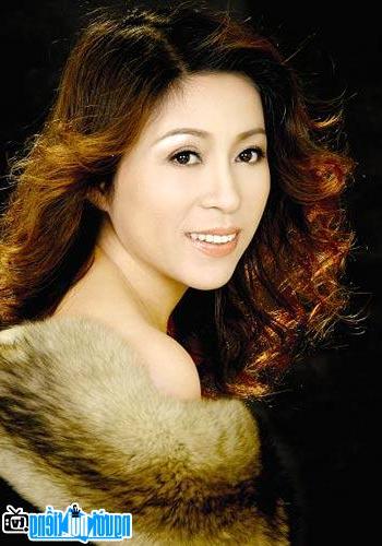  Charming singer Quynh Hoa