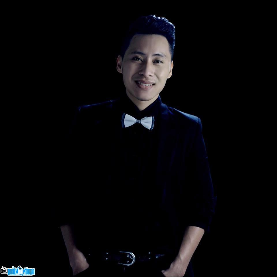 Picture of singer Huy Quyet in new MV